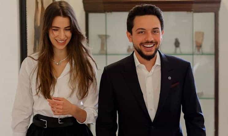 رجوة آل سيف.. إطلالة تكشف هوسها بالماركات العالمية بأسعار تفوق إطلالات حماتها المستقبلية! watanserb.com