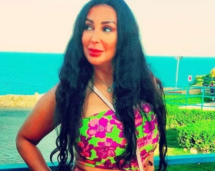 شاهيناز بأكثر إطلالة فاضحة بعد خلع الحجاب تكشف ساقيها تماماً! (شاهد) watanserb.com