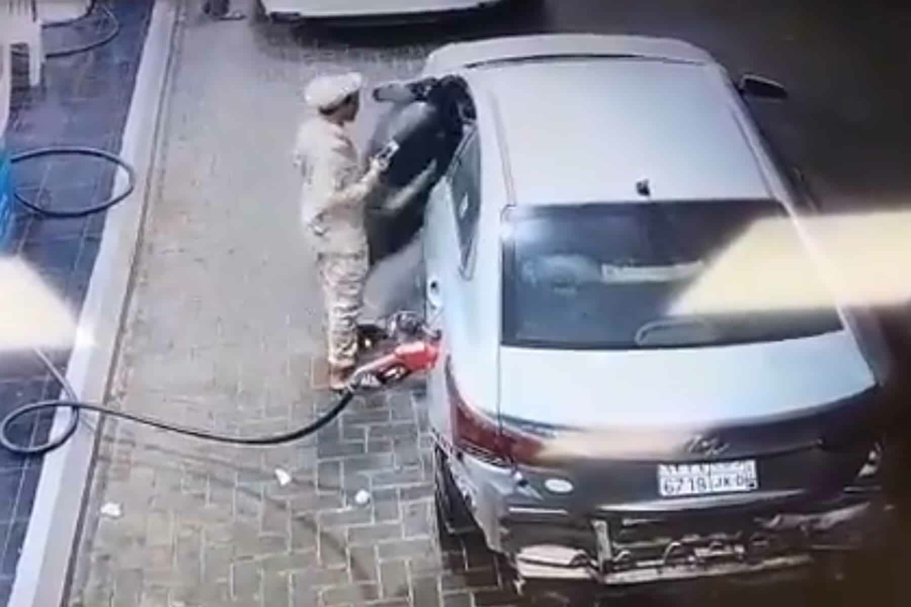 عسكري سعودي يهرب بمركبته watanserb.com
