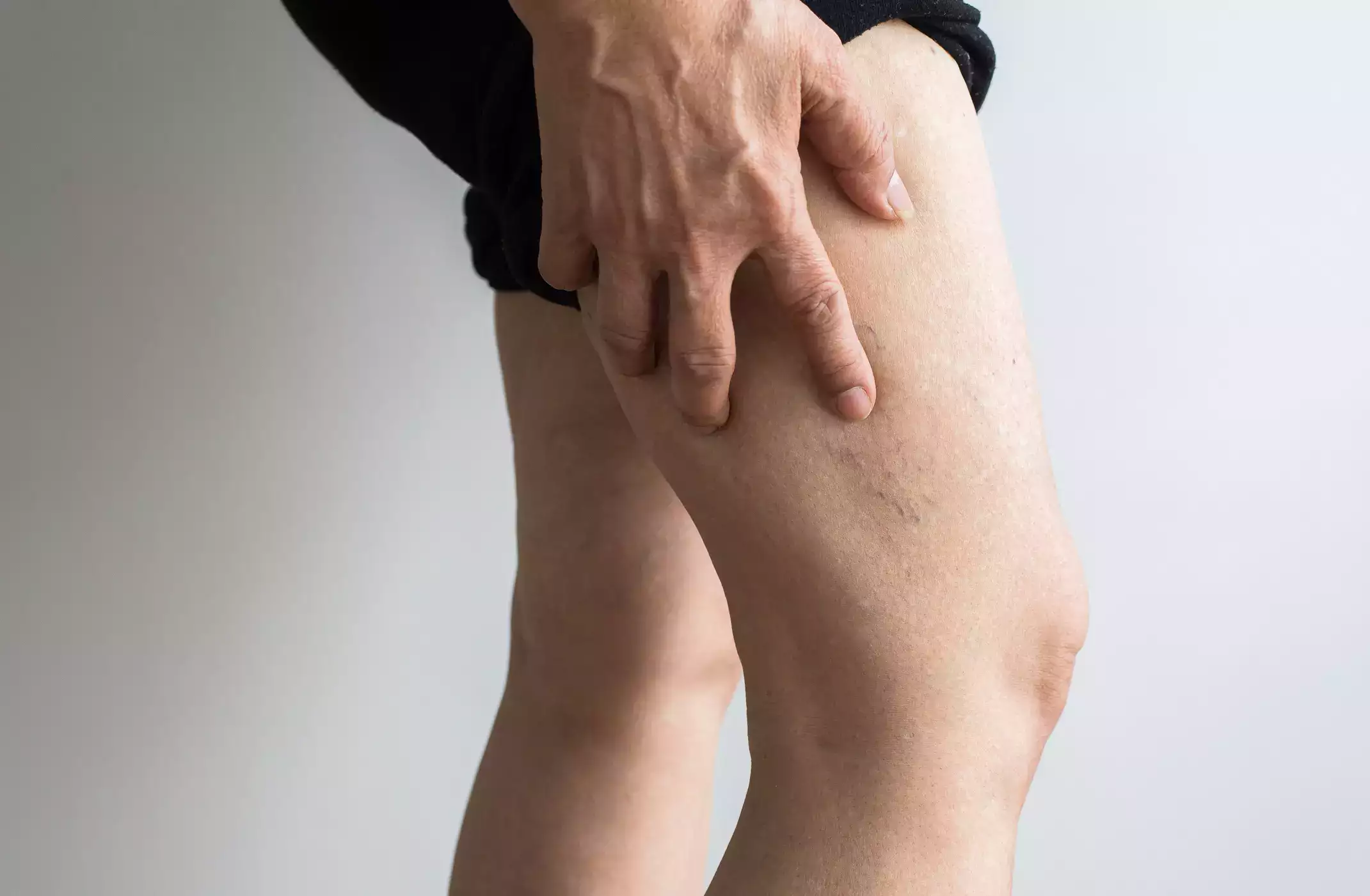 علامات تحذيرية إذا ظهرت في ساقيك قد تشير إلى إصابتك بسرطان المثانة watanserb.com