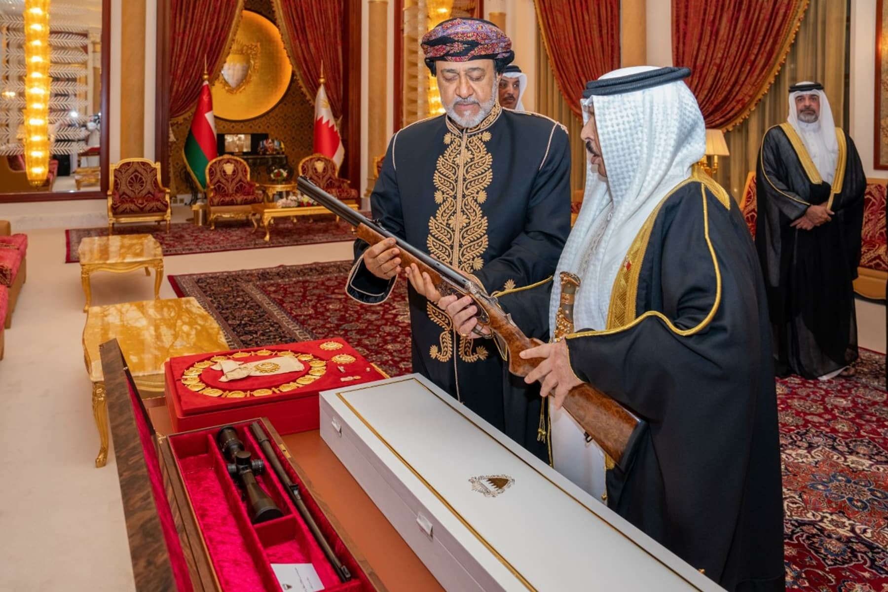 ملك البحرين و السلطان هيثم