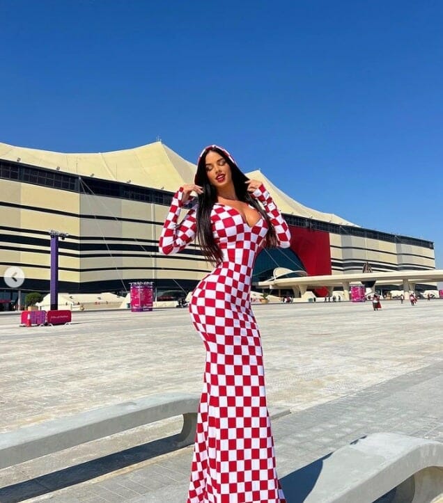 ملكة جمال كرواتيا تستعرض مفاتنها بإطلالة مثيرة للغاية في قطر! (شاهد)