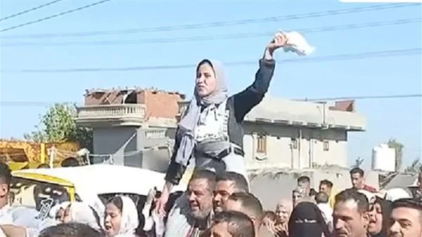 مصر.. فتاة تحتفل بعذريتها أمام أهل القرية لسبب لا يُصدق! (فيديو) watanserb.com