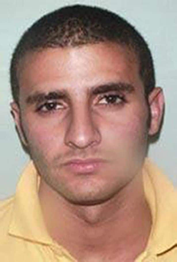 أعلن محققو جرائم القتل رسمياً أن فاروق مشتبه به في يوليو 2008