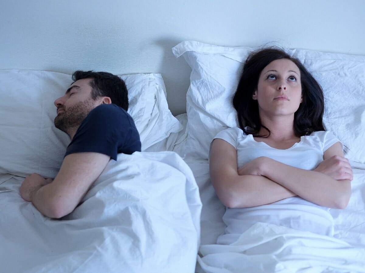 لا تفيد السعادة الزوجية بالضرورة مشاركة السرير مع زوجك