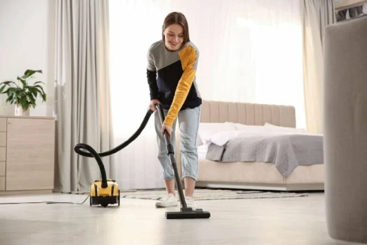 يجب تنظيف المنزل للتخلص من البكتيريا والغبار والأوساخ التي تسبب الأمراض