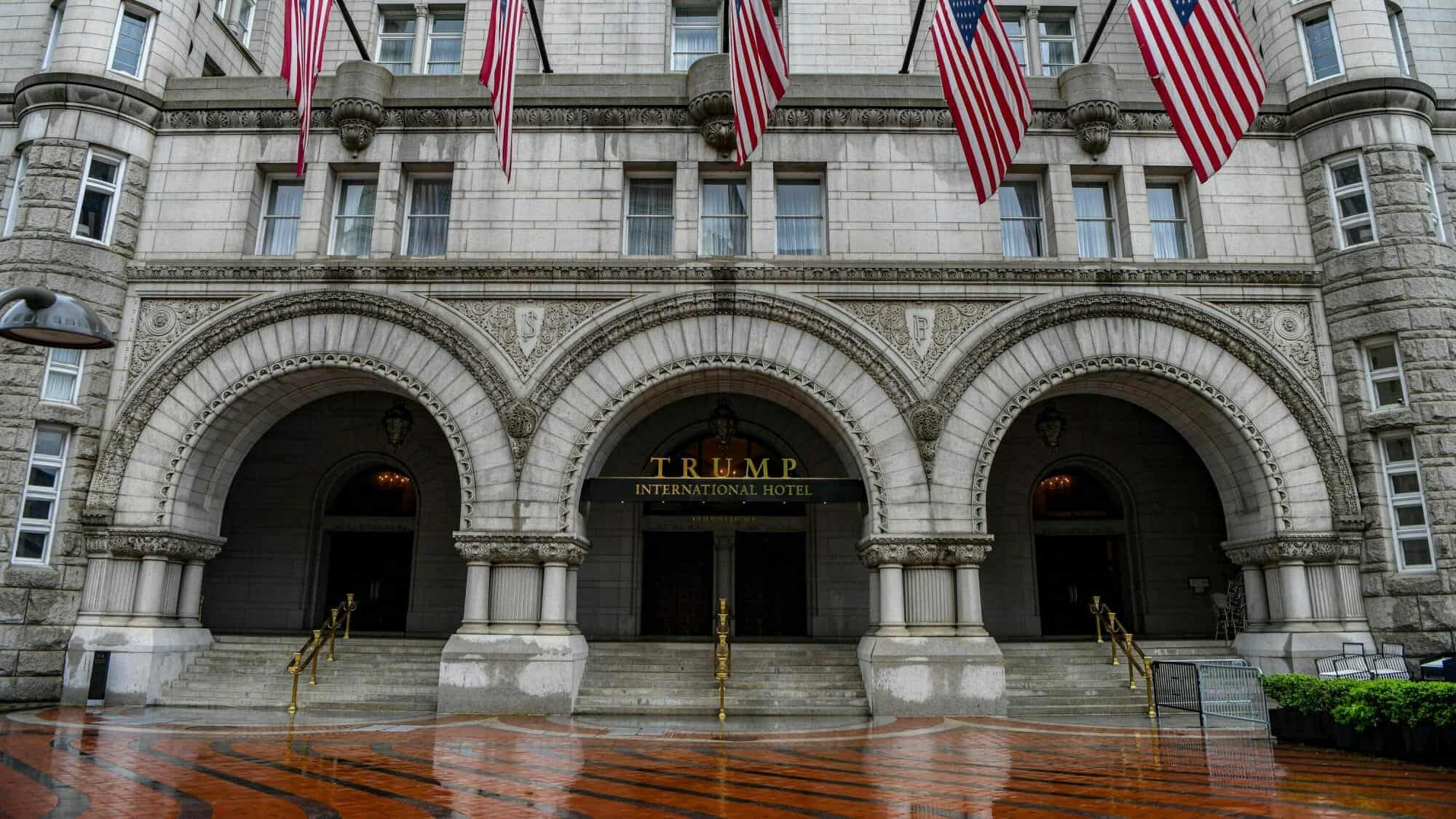 إقامات مسؤولين في فندق ترامب watanserb.com