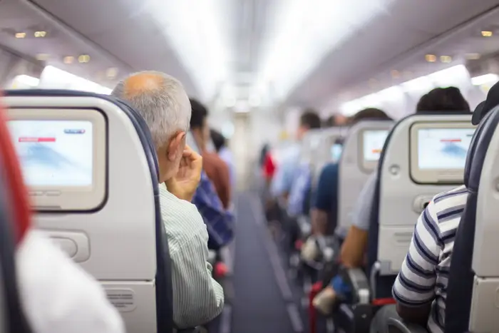 لماذا تمنع المضيفات الركاب من تغيير مقاعدهم في الطائرة؟ watanserb.com