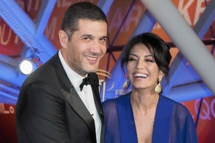 المخرج المغربي نبيل عيوش يثير الجدل بقبلة حميمية أمام الكاميرات مع زوجته! (شاهد) watanserb.com