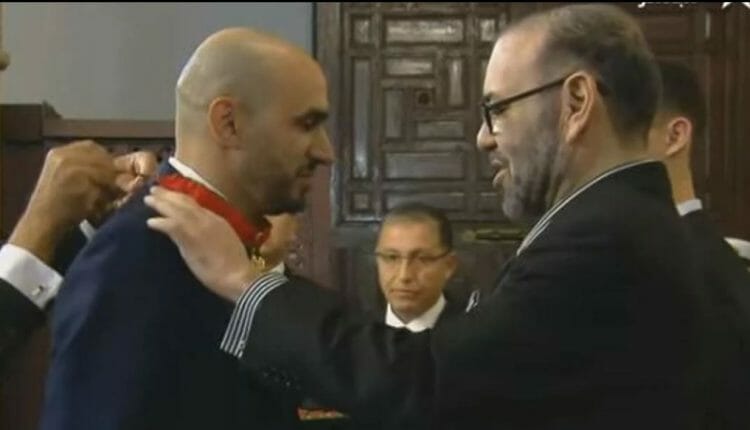 الملك محمد السادس يتوج أفراد المنتخب المغربي بـ«وسام العرش» |