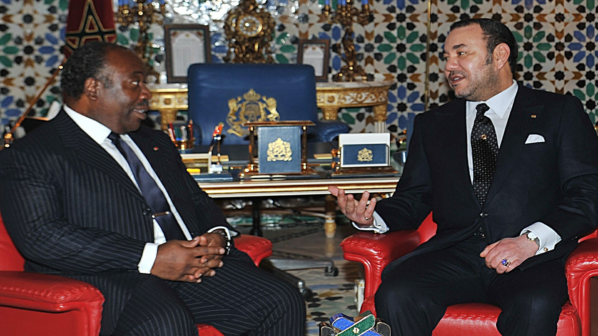 موقع "أفريك": محمد السادس و"الزومبي المريض" علي بونغو