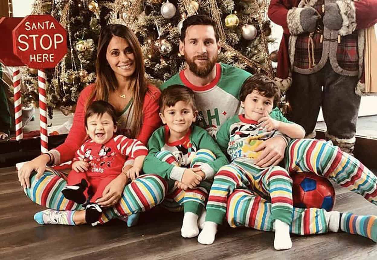 ليونيل ميسي وزوجته في عيد الميلاد