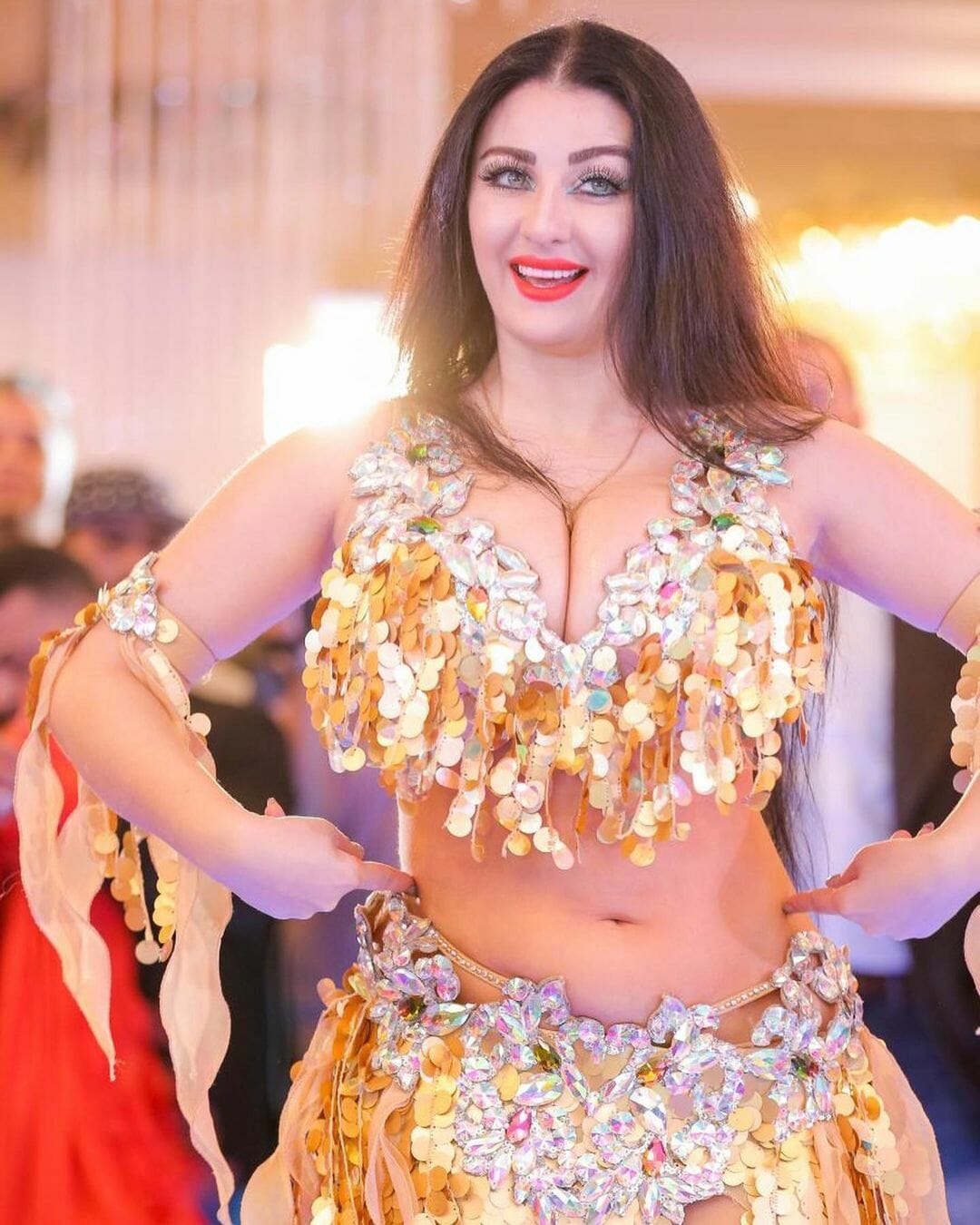 قارنت الراقصة الأرمينية بين بدلات رقص الجيل الحالي بجيل الزمن الجميل