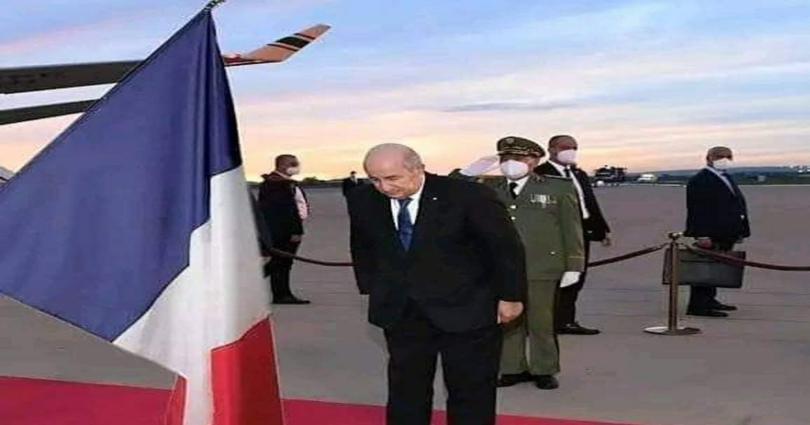 صورة الرئيس الجزائري watanserb.com
