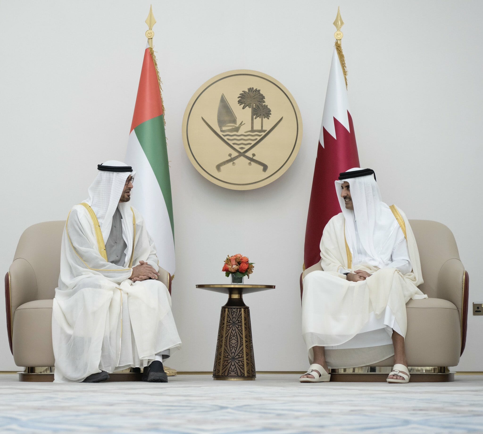 أمير قطر يستقبل محمد بن زايد في الدوحة watanserb.com