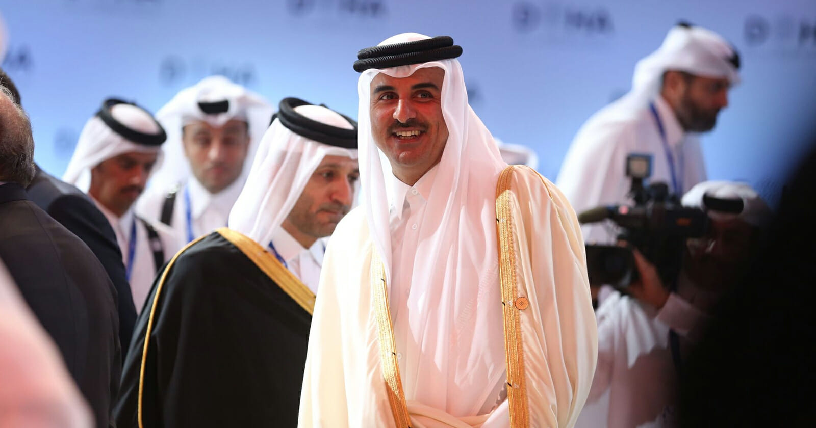 دعوات لتكريم أمير قطر watanserb.com