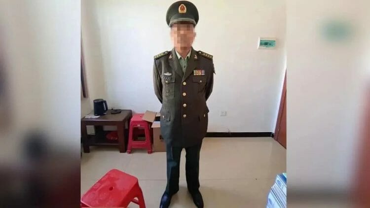 صيني ينتحل صفة كولونيل في الجيش لمدة أربع سنوات..والسبب لا يُصدق! watanserb.com