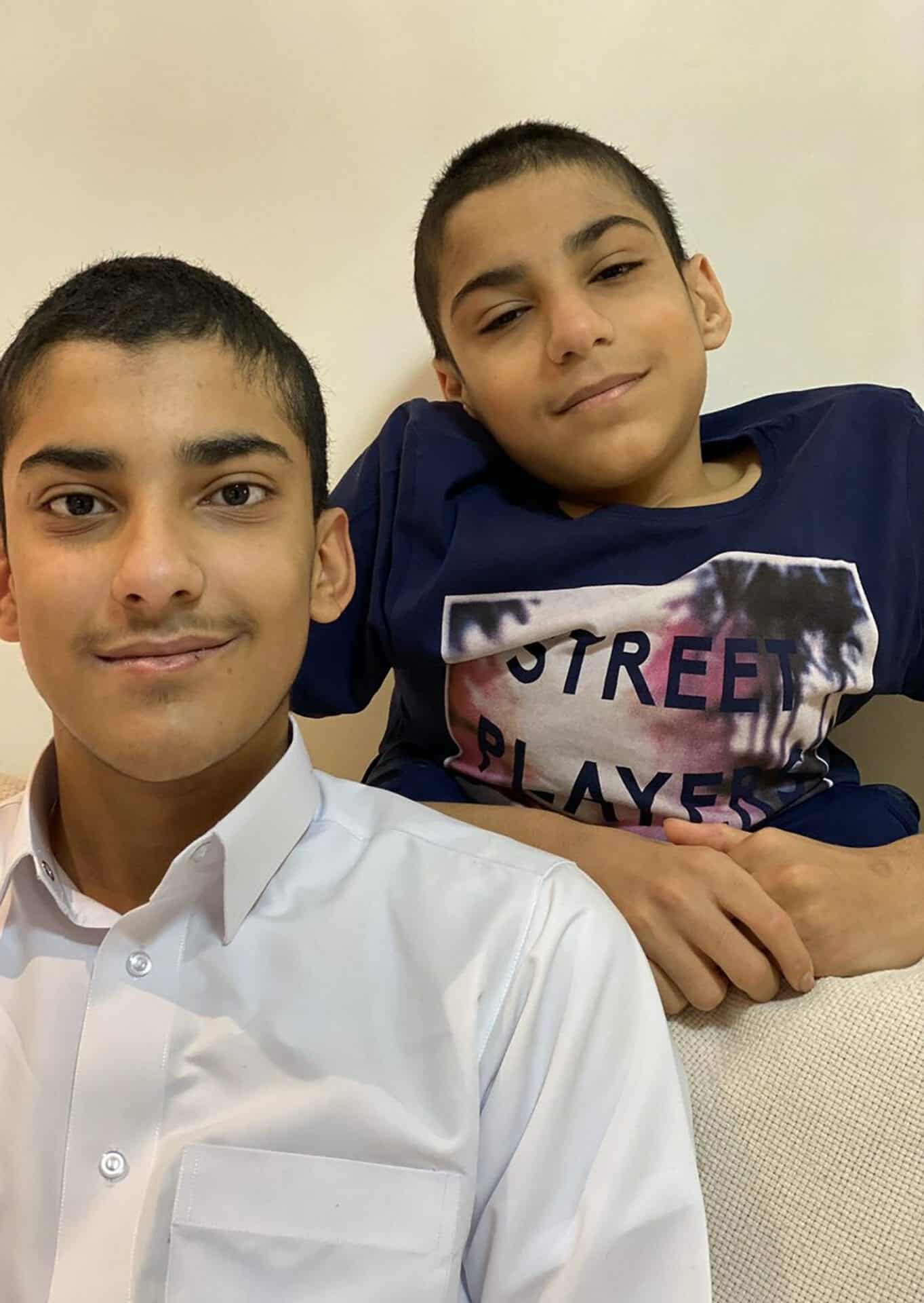 غانم المفتاح واخوه التوأم