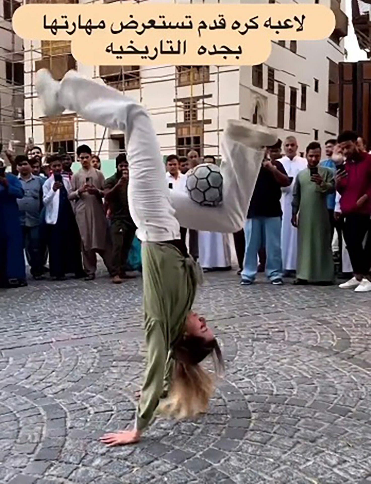 فتاة أجنبية ترقص في السعودية watanserb.com