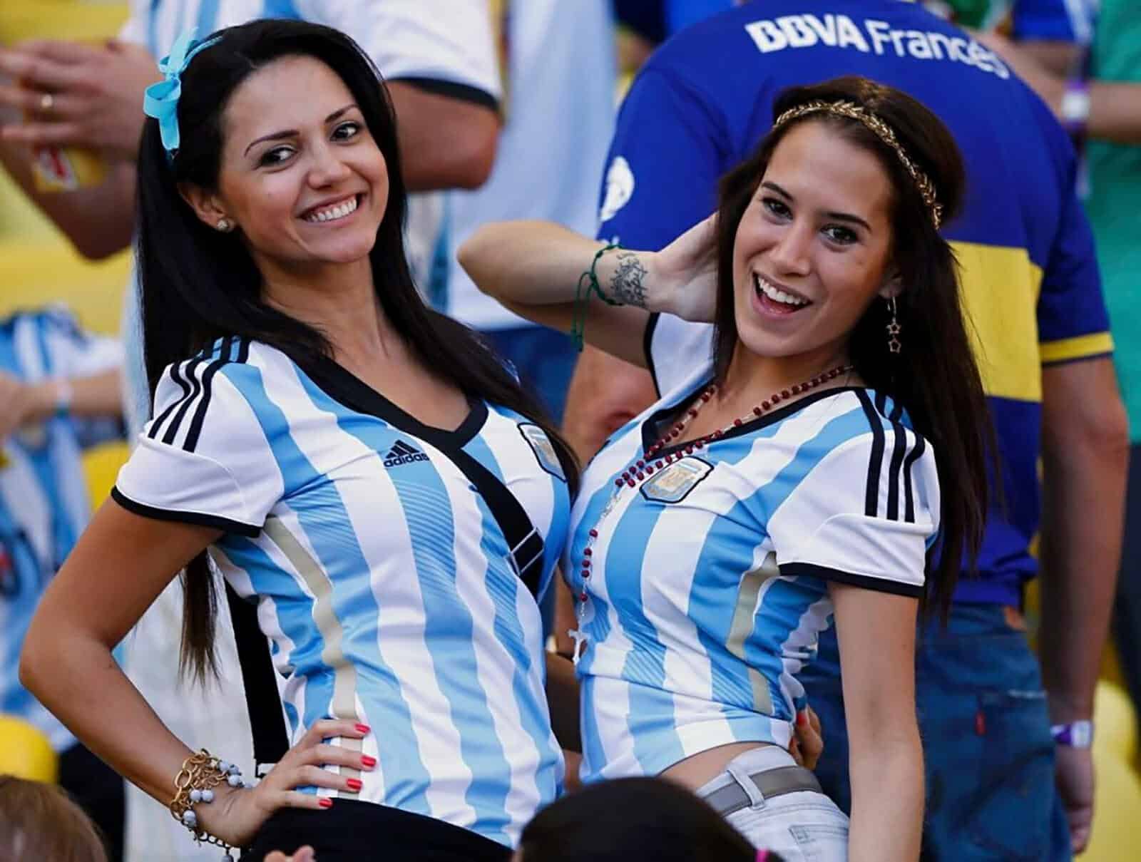 مشجعات أرجنتينيات في قطر watanserb.com