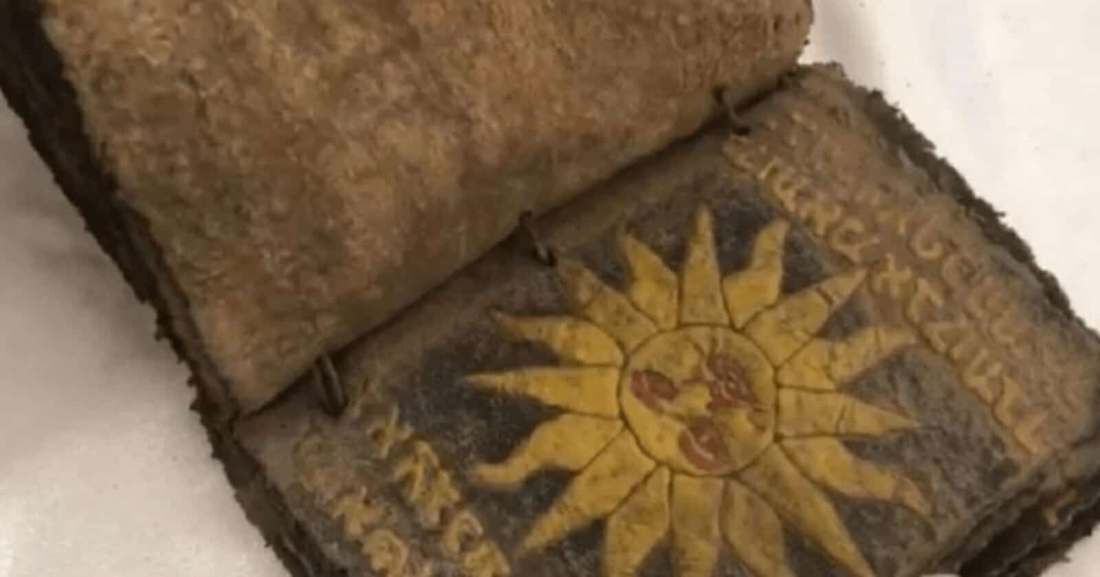 نسخة أثرية من التوراة watanserb.com