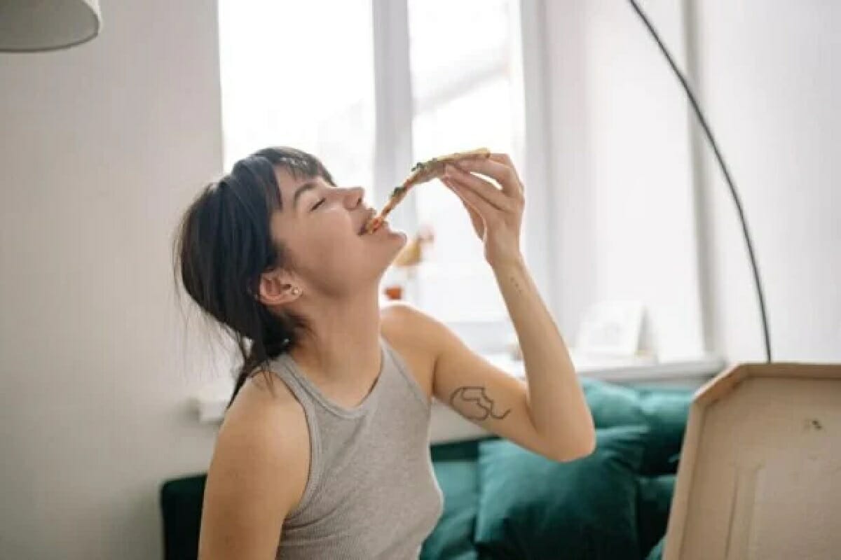 وفقًا للباحثين في جامعة بنسلفانيا، يجب عليك تجنب تناول الطعام بعد وقت معين من اليوم