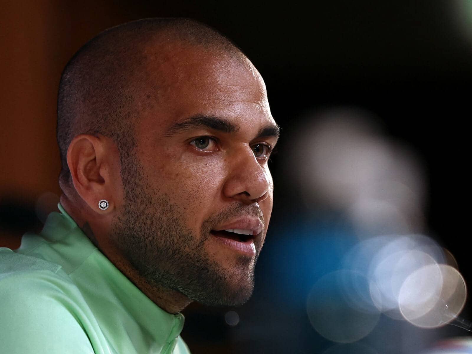 تفاصيل صادمة عن فضيحة داني ألفيس الجنسية مع فتاة في ملهى ليلي -