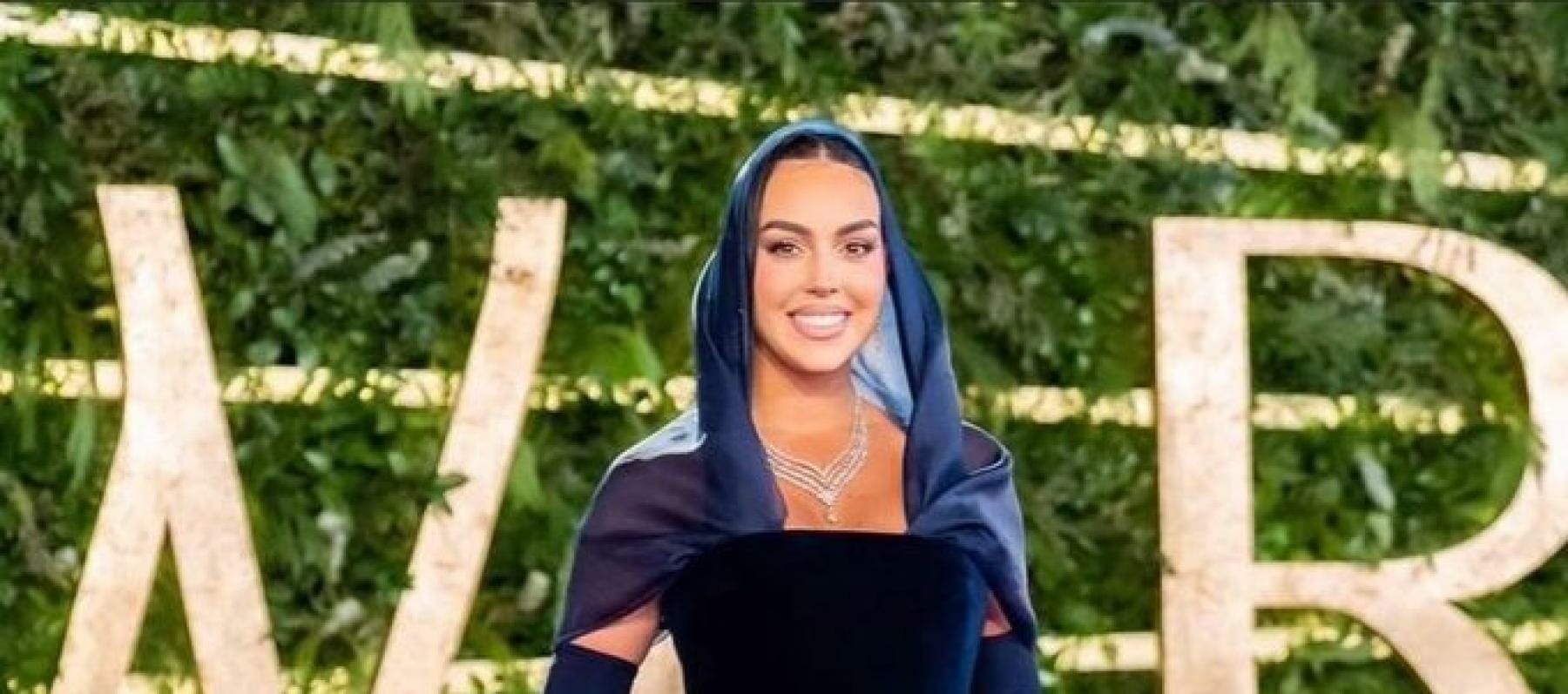 سعر صادم لعقد جورجينا الماسي في حفل Joy Awards.. وهذا هو المصمم التونسي الذي تسلمه جسدها! watanserb.com
