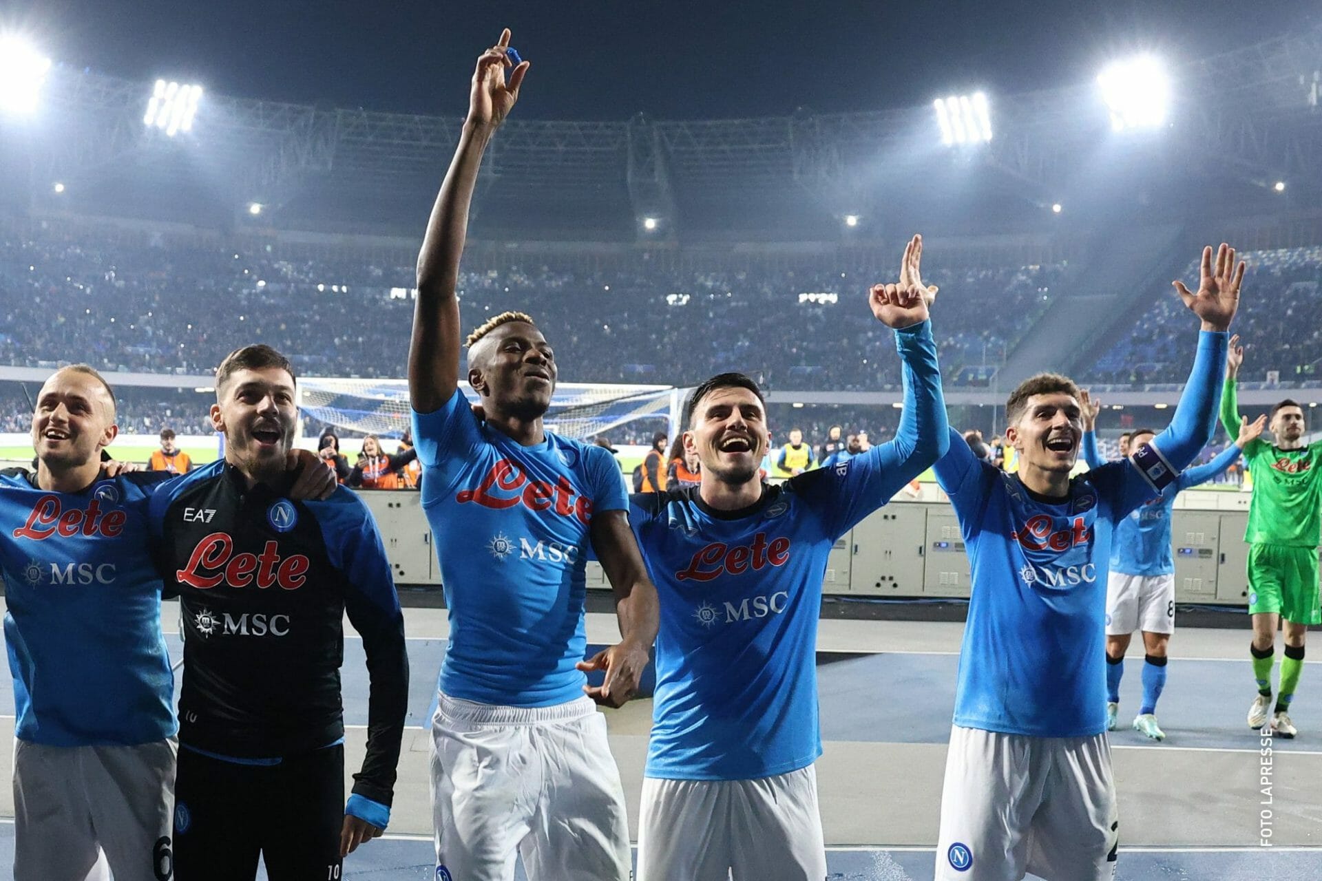 احتفال نابولي بفوزه التاريخي على يوفنتوس في الدوري الإيطالي الممتاز