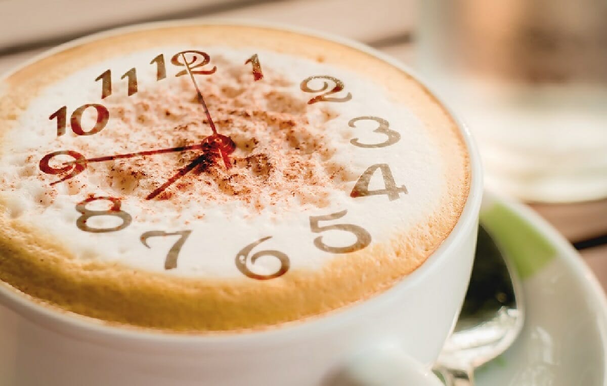 إذا كنت قد تناولت طعامًا غنيًا بالحديد، فلا تشرب القهوة إلا بعد مرور ساعة أو ساعتين