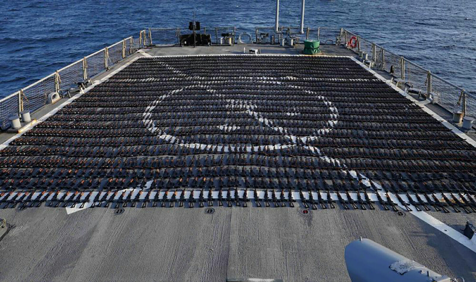 البحرية الأمريكية تعترض سفينة بحر عمان watanserb.com