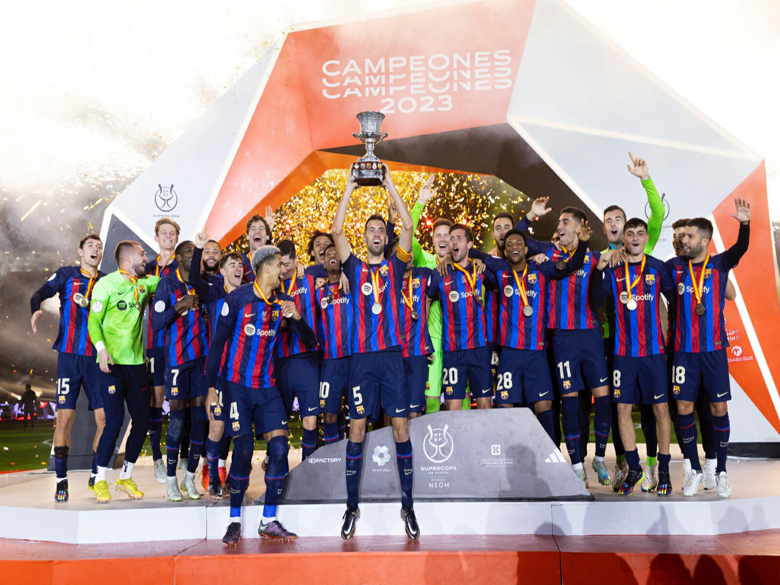 برشلونة يتوج بكأس السوبر الإسباني 2023 watanserb.com