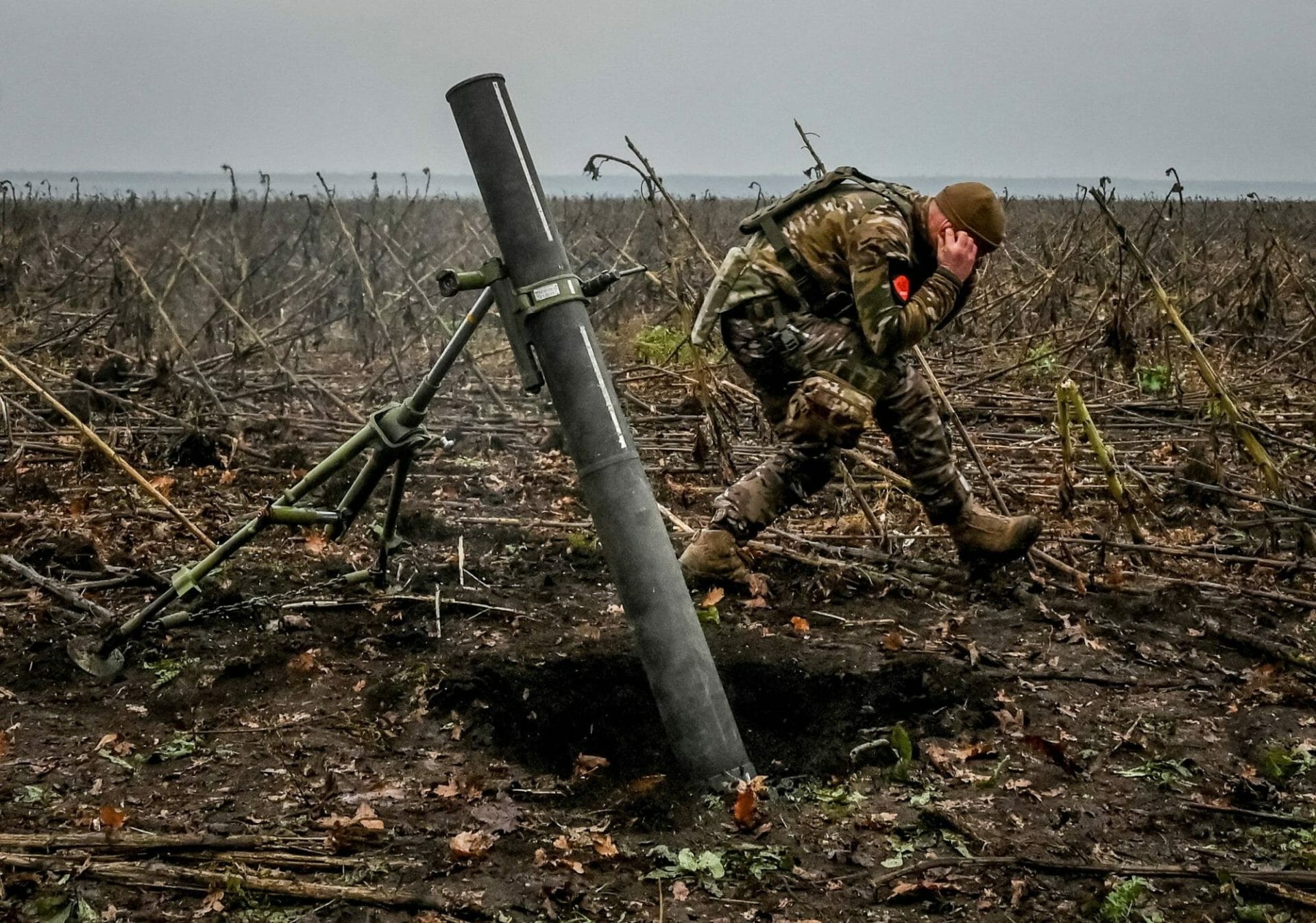 قنبلة يدوية في صدر جندي أوكراني watanserb.com