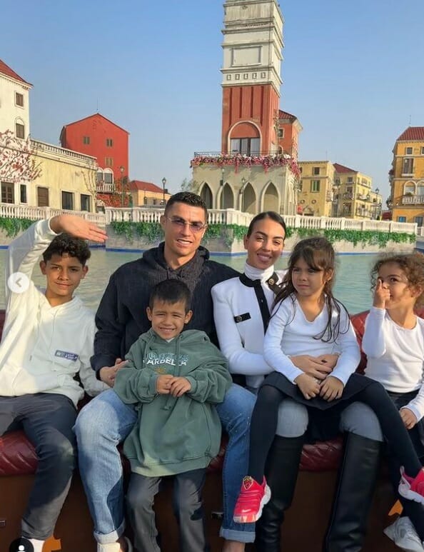 جورجينا مع رونالدو وعائلته في السعودية