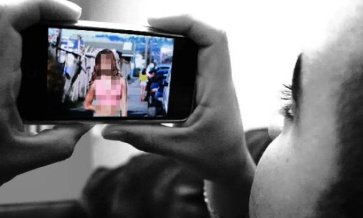 مصري ينشر صور زوجته عارية watanserb.com