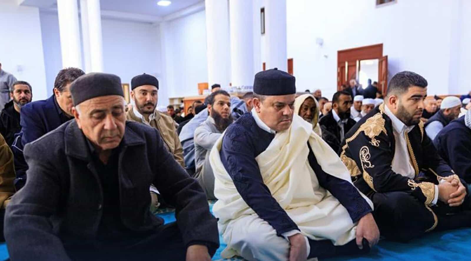 عبد الحميد الدبيبة يرفع الأذان watanserb.com