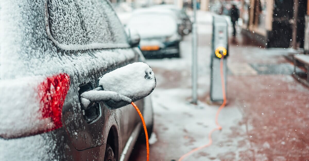 كيف يؤثر الطقس البارد على أداء السيارات الكهربائية؟ watanserb.com
