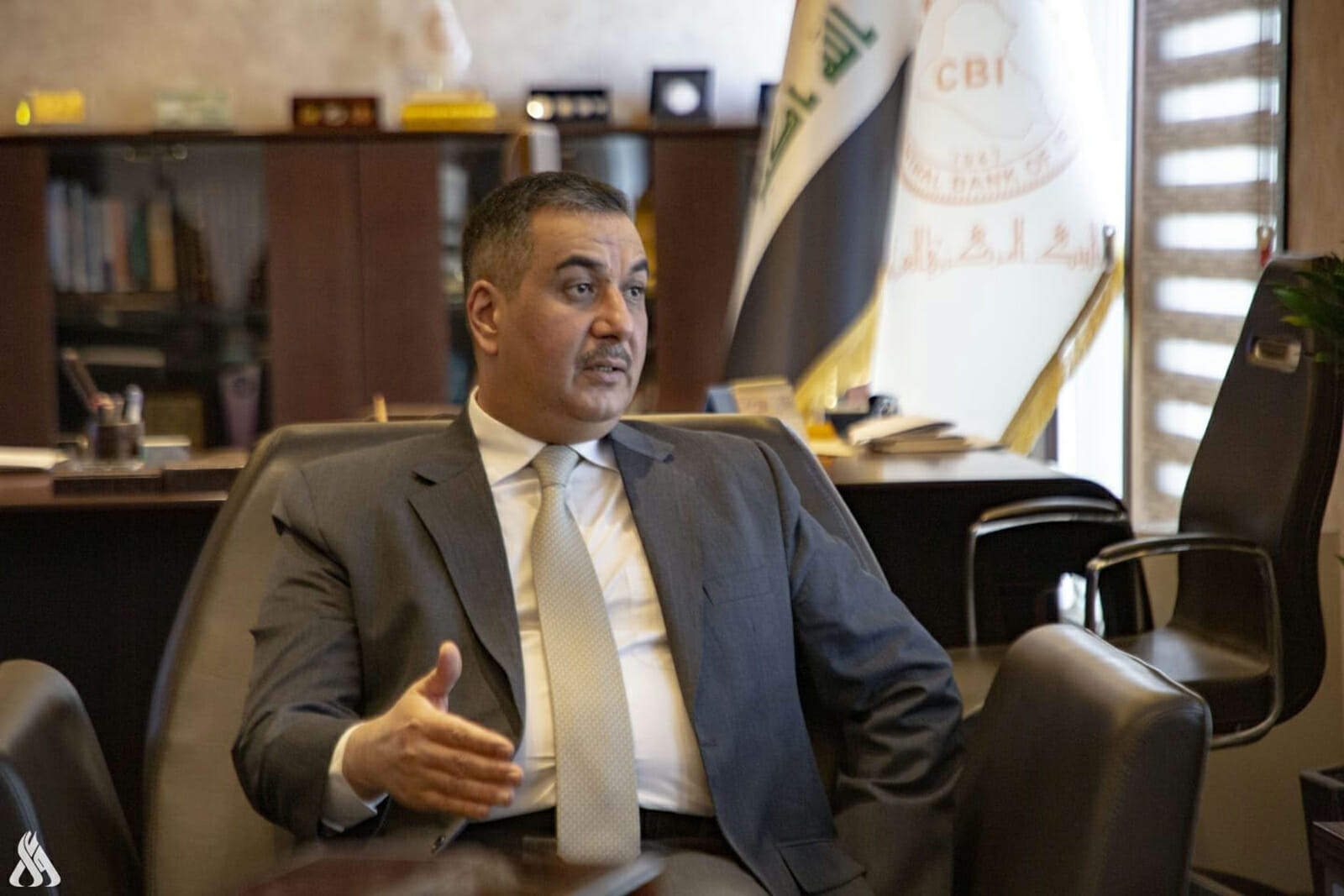 إقالة محافظ البنك المركزي العراقي watanserb.com