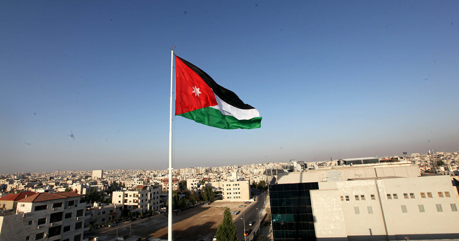 مواطن أردني ينفجر غضباً watanserb.com