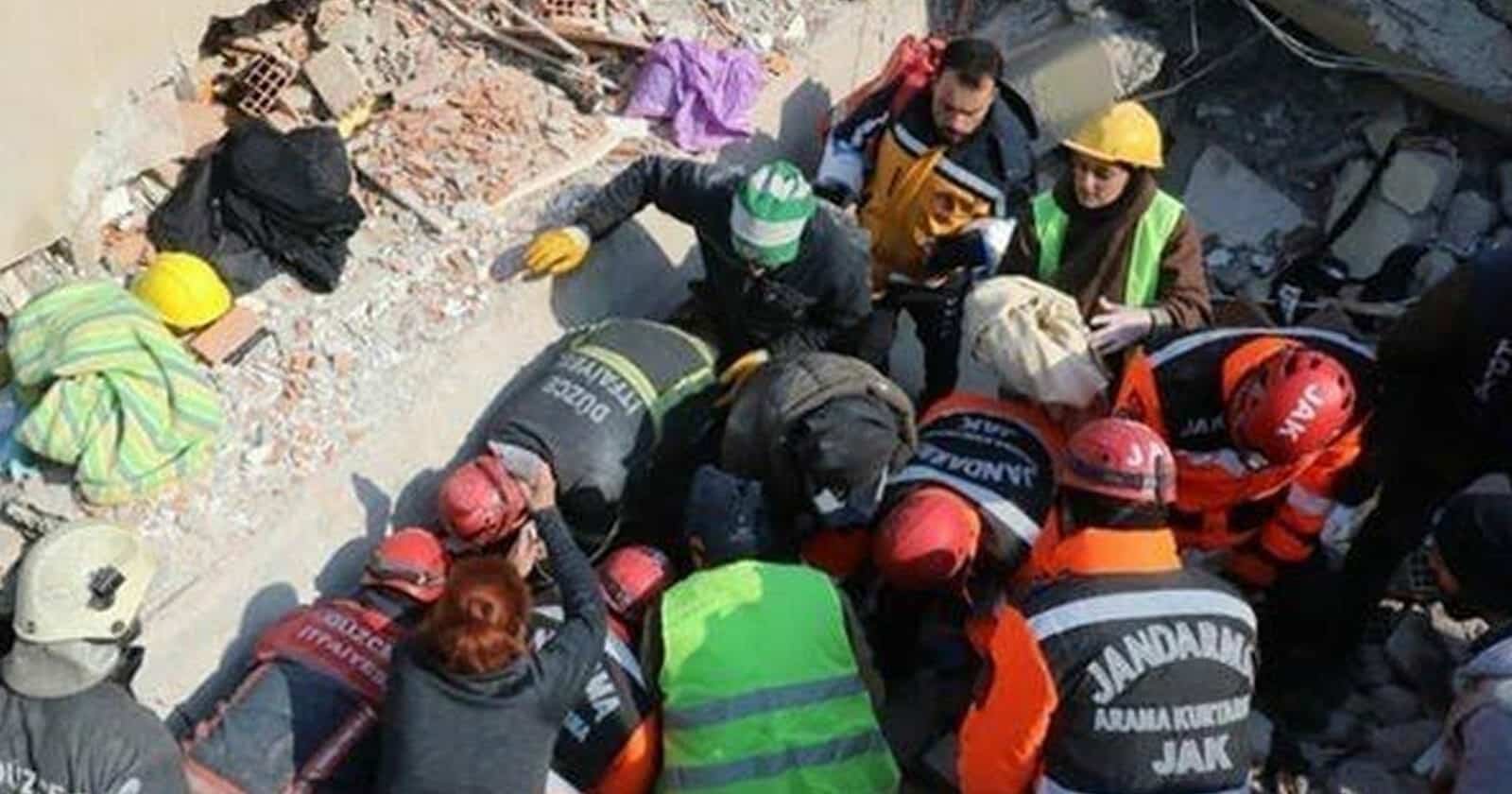 إنقاذ طفلا تركيا watanserb.com