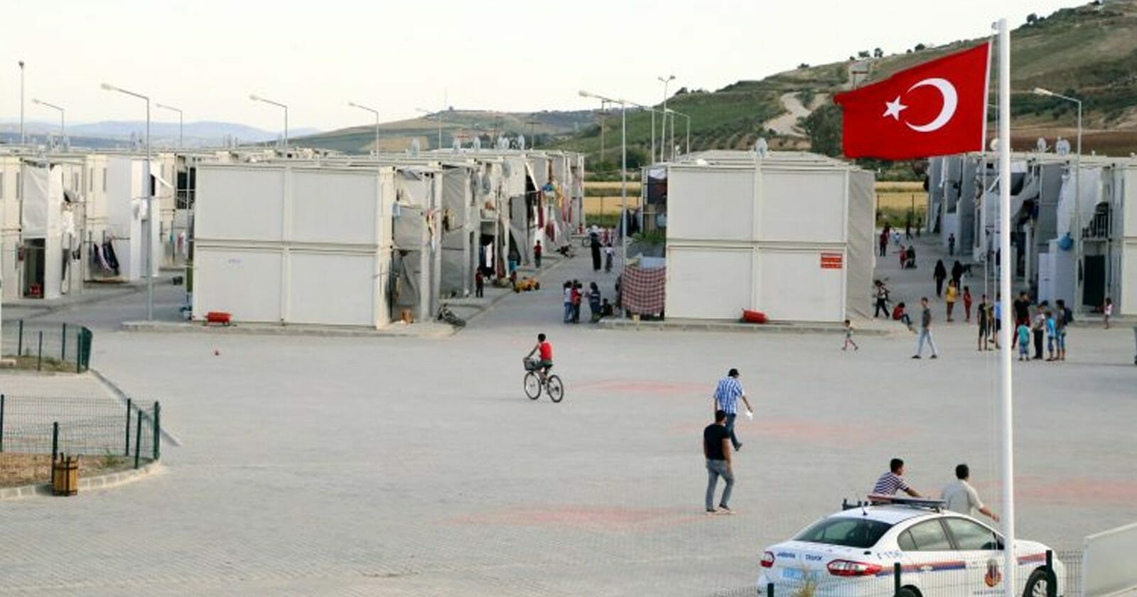 السوريون يغادرون مخيماتهم watanserb.com