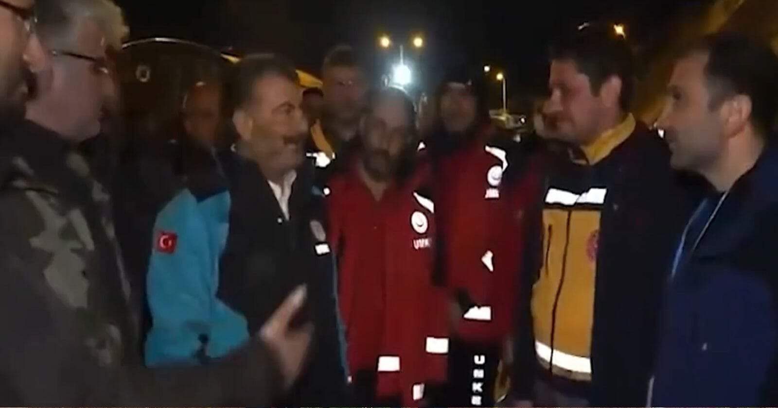 لحظة إنفجار مدفأة في وجه وزير الصحة التركي watanserb.com