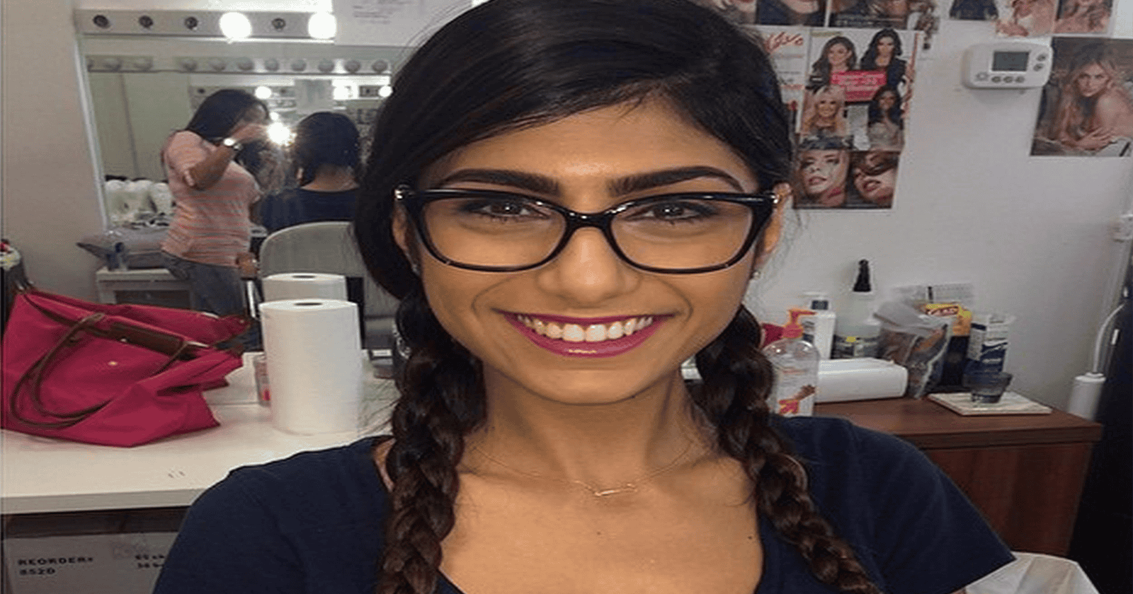 ميا خليفة مضيفة طيران watanserb.com