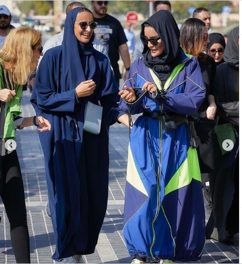 والدة أمير قطر ترتدي ملابس رياضية
