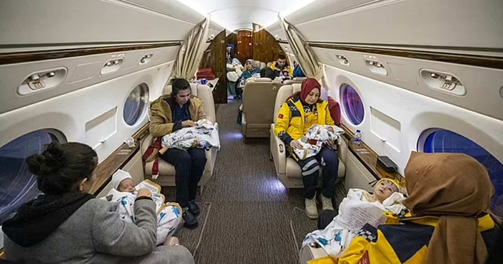 إنقاذ 16 طفلا من أنقاض الزلزال watanserb.com