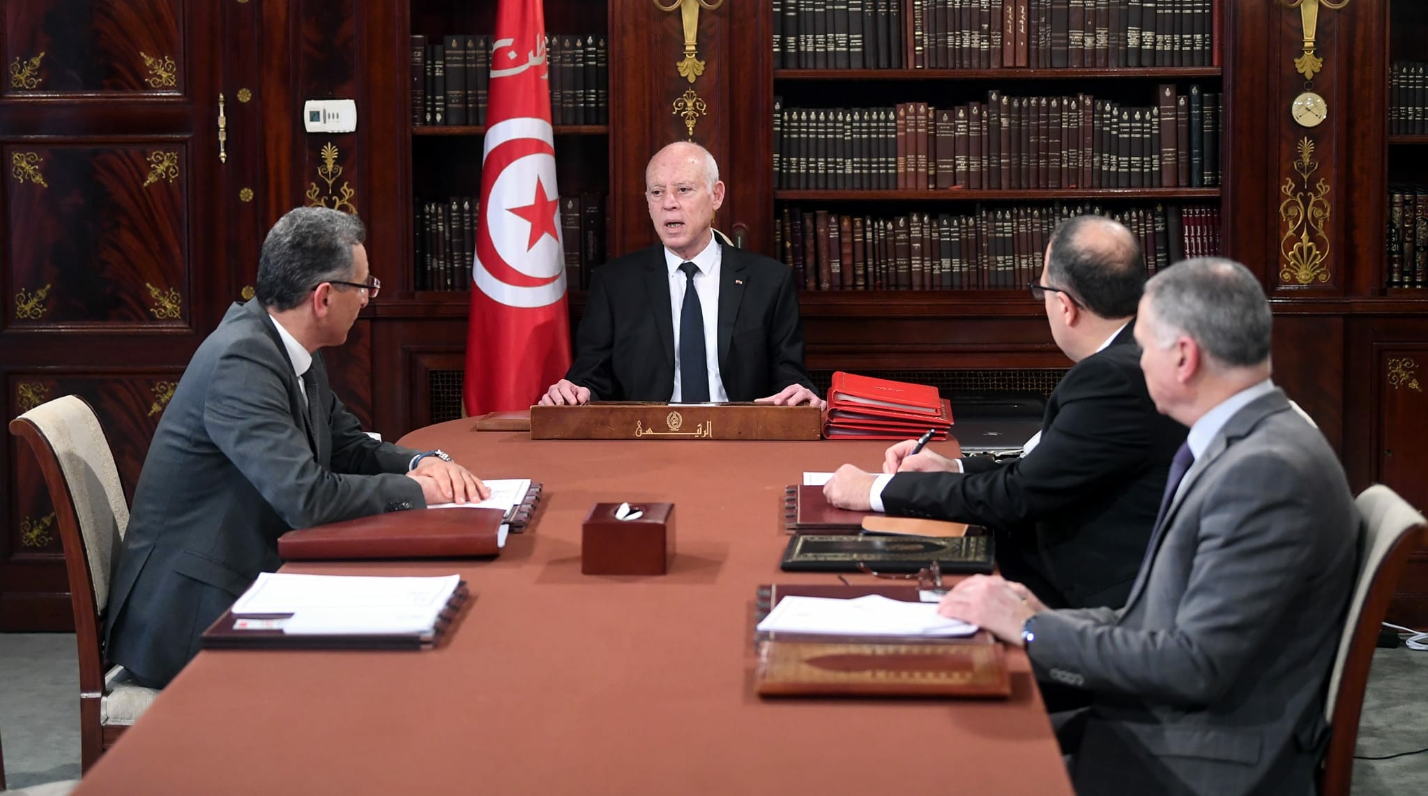 الرئيس التونسي قيس سعيد يجتمع بوزير الداخلية 