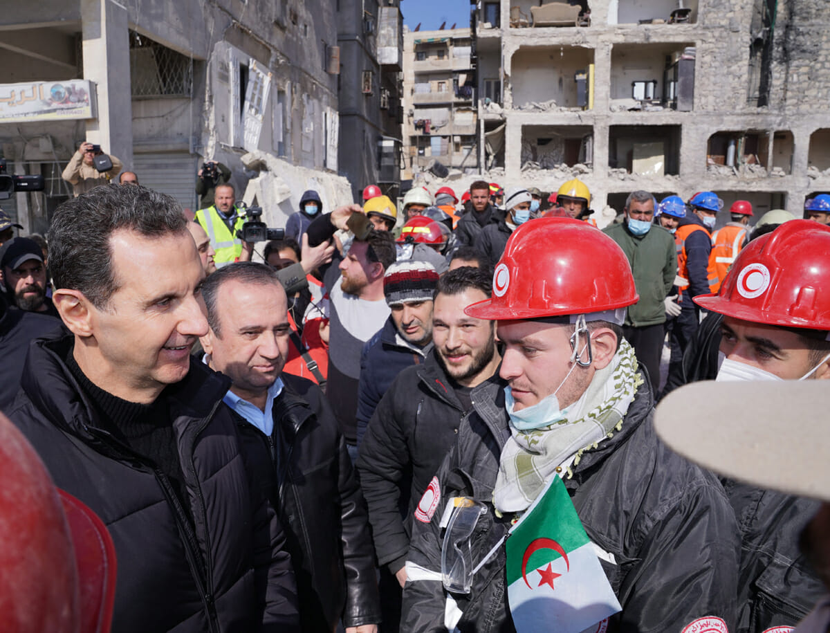 بشار الأسد يتفقد أضرار الزلزال في حلب watanserb.com
