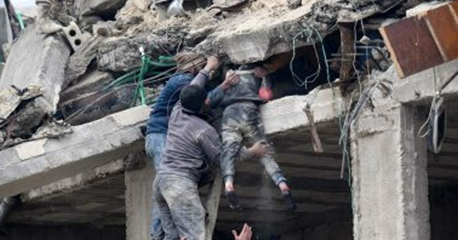 مشاهد مؤلمة من زلزال سوريا watanserb.com