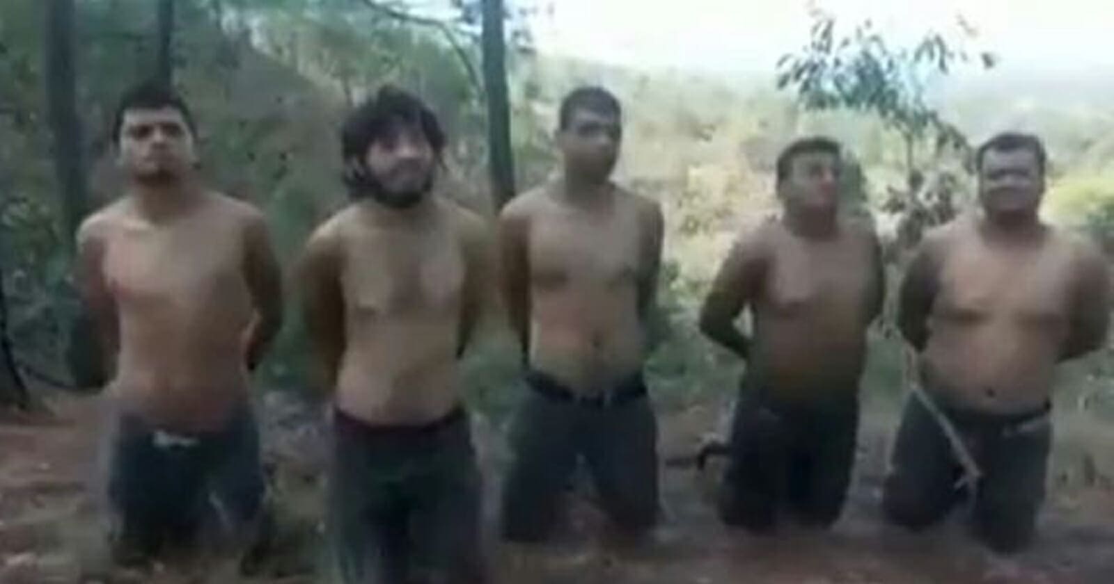 رجال عصابات يجزون رؤوس 5 من عصابة watanserb.com