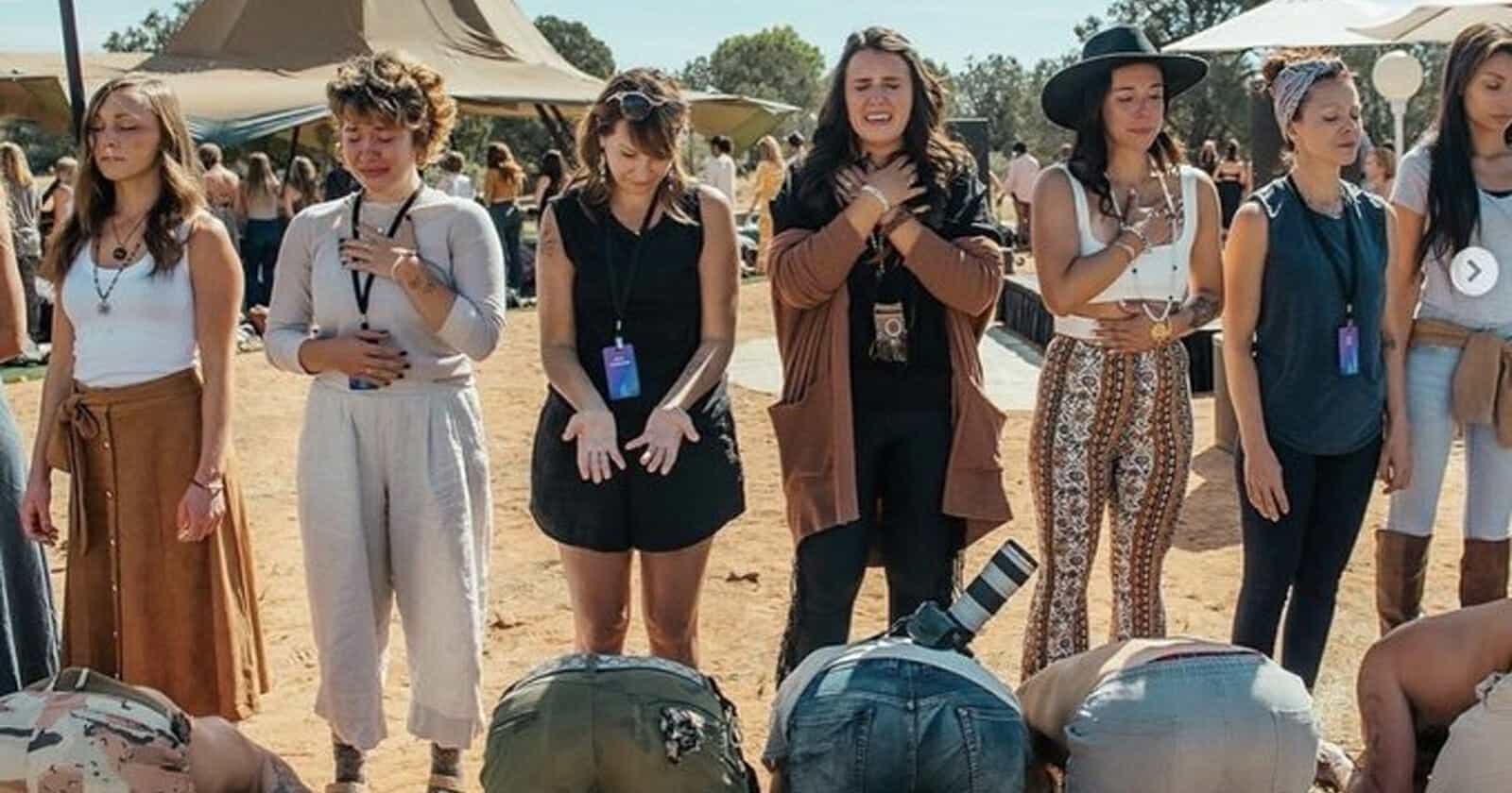 مارس مواطن أمريكي حركات جديدة غريبة وغير مألوفة تعبيرا عن موقفه الداعم للمرأةwatanserb.com